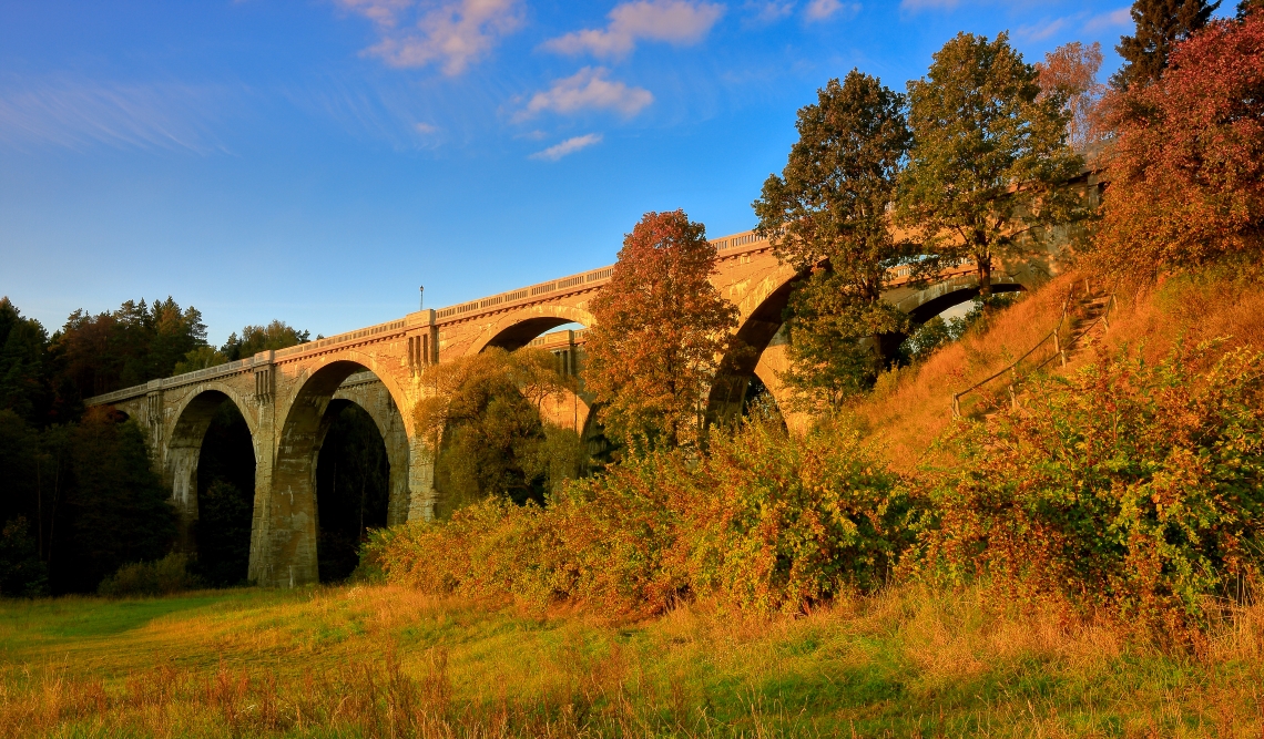 Mosty kolejowe w Stanczykach dla amatorow skokow na bungee i nie tylko